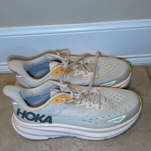 New Without Tags Hoka Clifton 9 Sneakers in Rare Vanilla/ Astral Pink